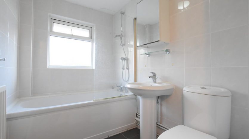 1 Bedroom Maisonette To Rent in Amanda Close, Chigwell, IG7 