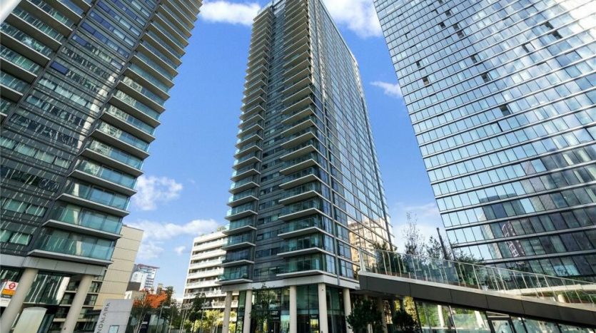 1 Bedroom Apartment For Sale in Marsh Wall, Canary Wharf, E14 