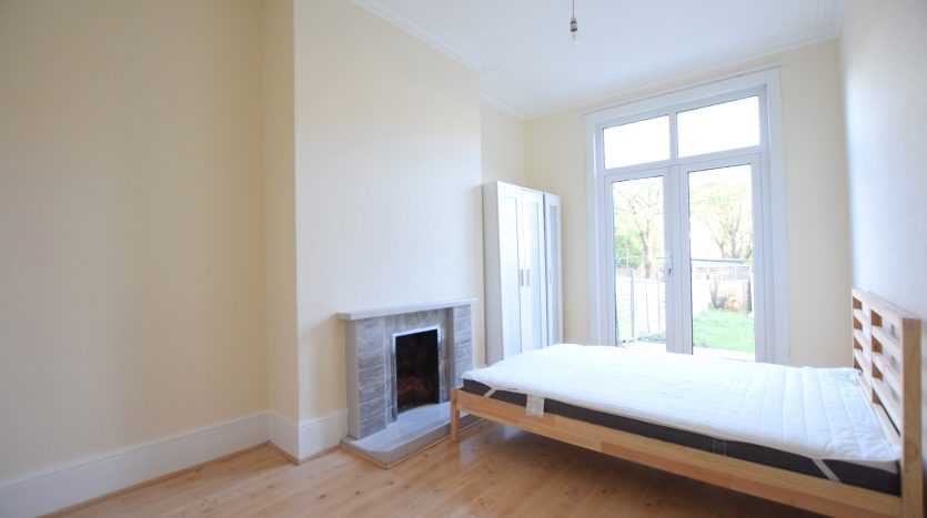 4 Bedroom  To Rent in Tottenhall Road, London, N13 