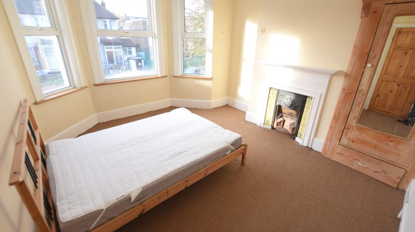 4 Bedroom  To Rent in Tottenhall Road, London, N13 