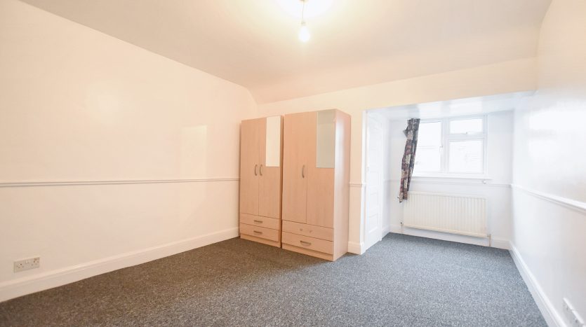 2 Bedroom  To Rent in 3a Hatch Lane, London, E4 6