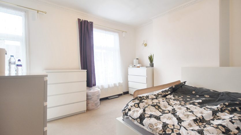 3 Bedroom  To Rent in Westbury Road, Ilford, IG1 