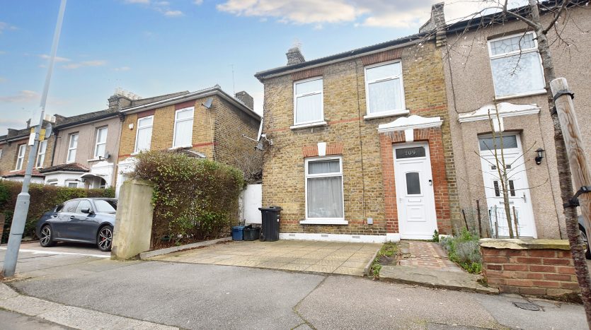 3 Bedroom  To Rent in Westbury Road, Ilford, IG1 